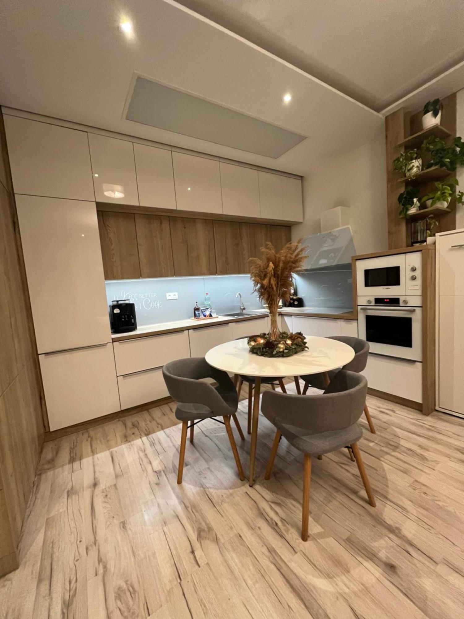 Cozy Apartment Братислава Экстерьер фото